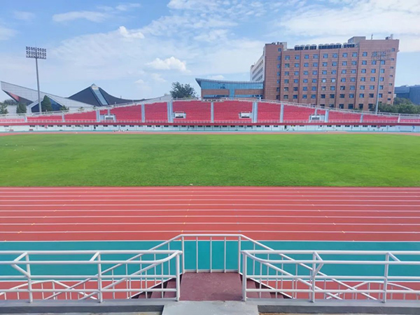 华东跑道:品质卓越,助力石景山体育场田径场地验收合格